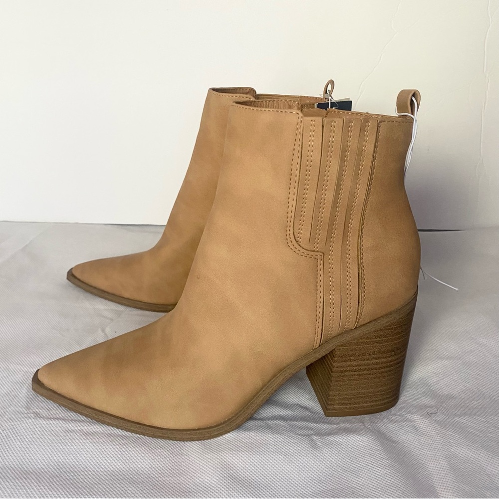 Universal Thread Women’s Whitney Ankle Heeled Boots